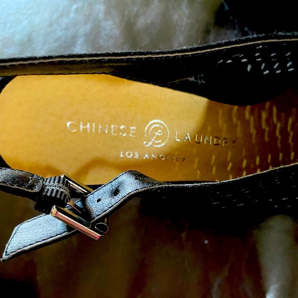 Women’s size 9/40 Euro Chinese Laundry wedge sandals. EUC 4” Heel 2” platform - Picture 1 of 4